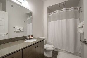 Apartment, 2 Bedrooms | Bathroom
