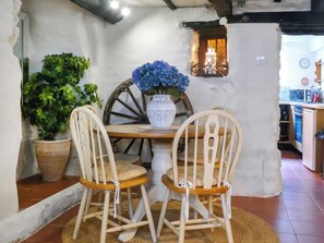 Dining - 1 bedroom accommodation in Polperro, near Looe (Polperro, near Looe)