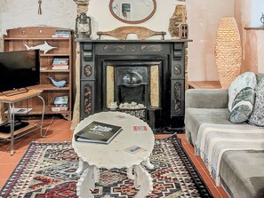 TV - 1 bedroom accommodation in Polperro, near Looe (Polperro, near Looe)