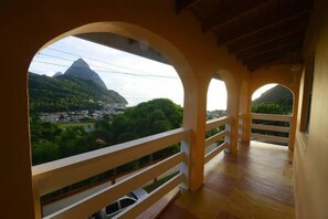 Leilighet – deluxe, sjøutsikt, sjøvendt | Terrasse/patio