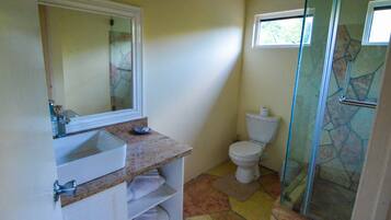 Deluxe Apartment, 2 Bedrooms, Bay View, Mountainside | Bathroom