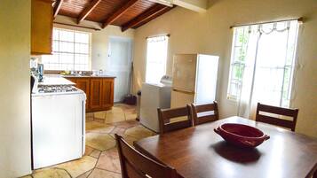 Departamento Deluxe, 2 habitaciones, vista a la bahía, junto a la montaña | Cocina privada