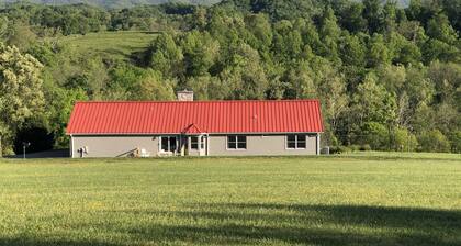 Adjacent to South Holston River. Pet/smoke free! Great fishing! Close to BMS!