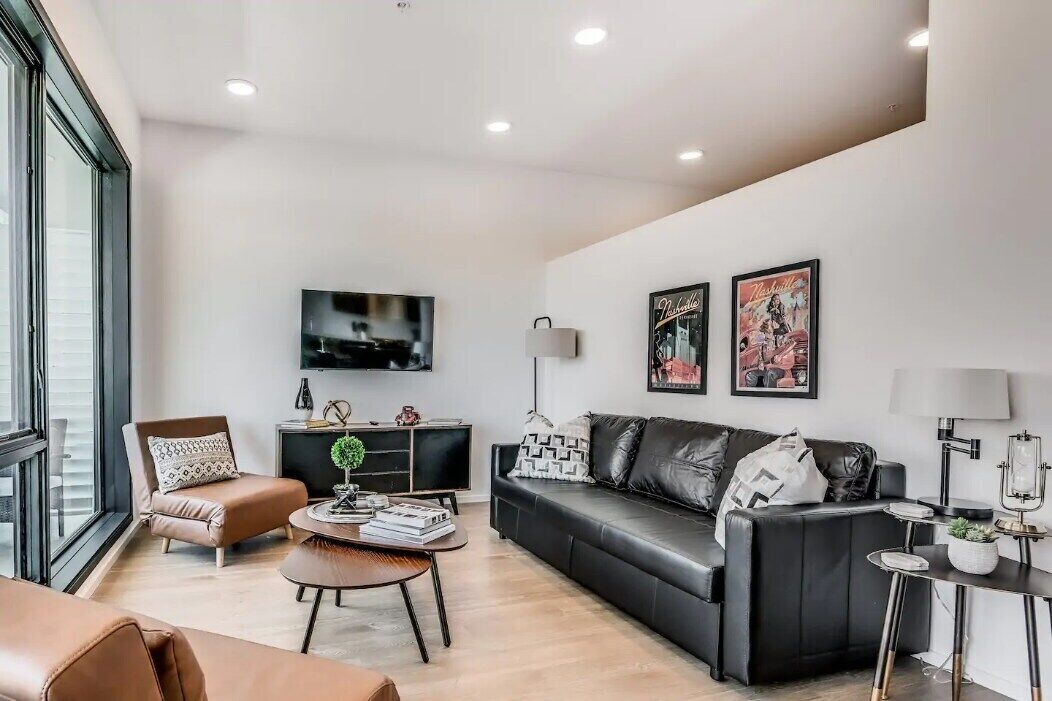 This condominium is a 1 bedroom(s), 1 bathrooms, located in Nashville, TN.