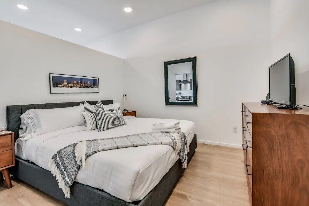 This condominium is a 1 bedroom(s), 1 bathrooms, located in Nashville, TN.