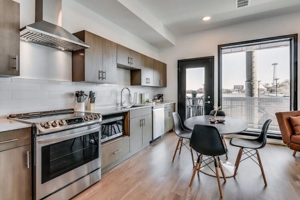 This condominium is a 1 bedroom(s), 1 bathrooms, located in Nashville, TN.