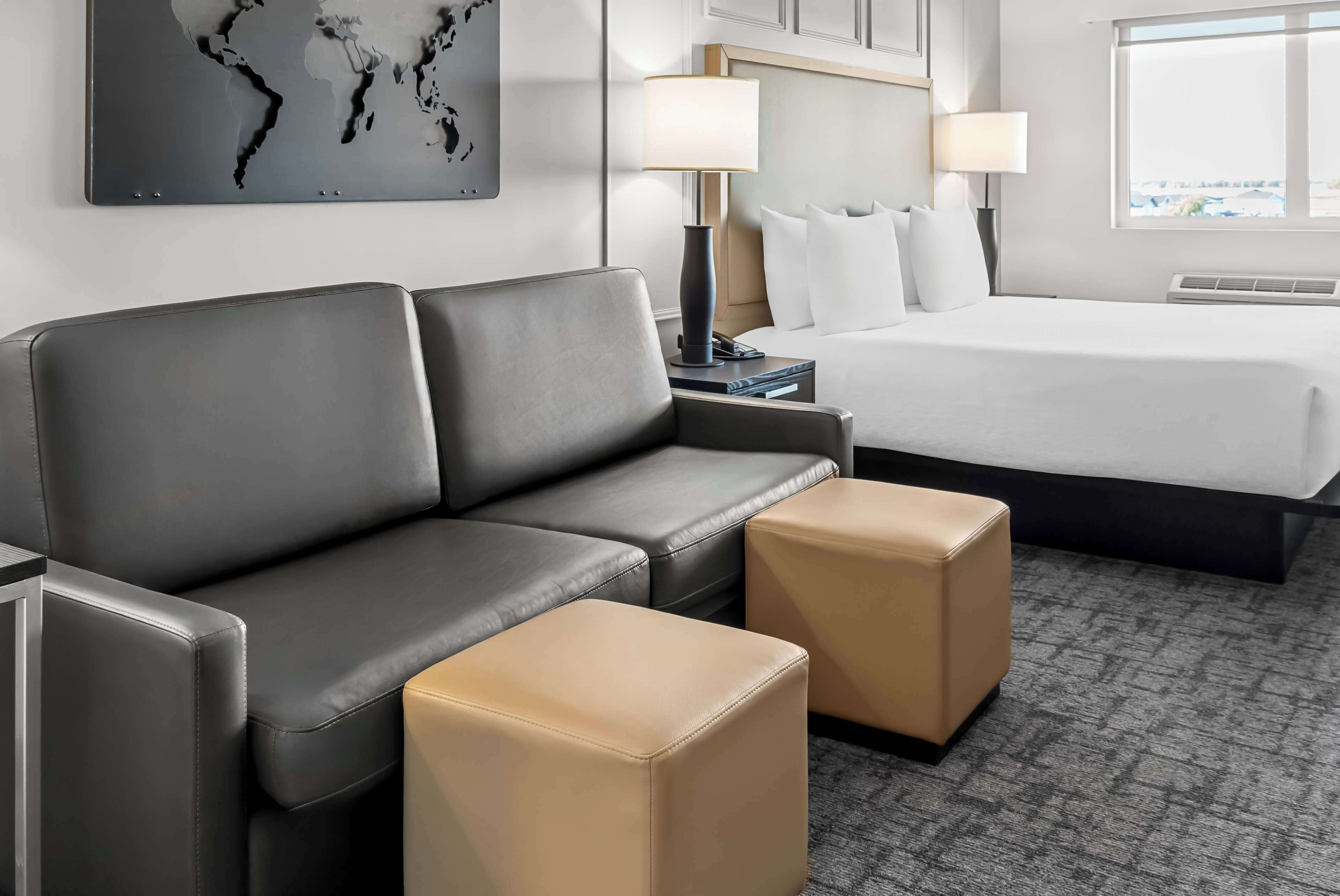 standard room, 1 king bed, non smoking, refrigerator & microwave (shower only;with sofabed) | 1 bedroom, pillow-top beds, desk, laptop workspace