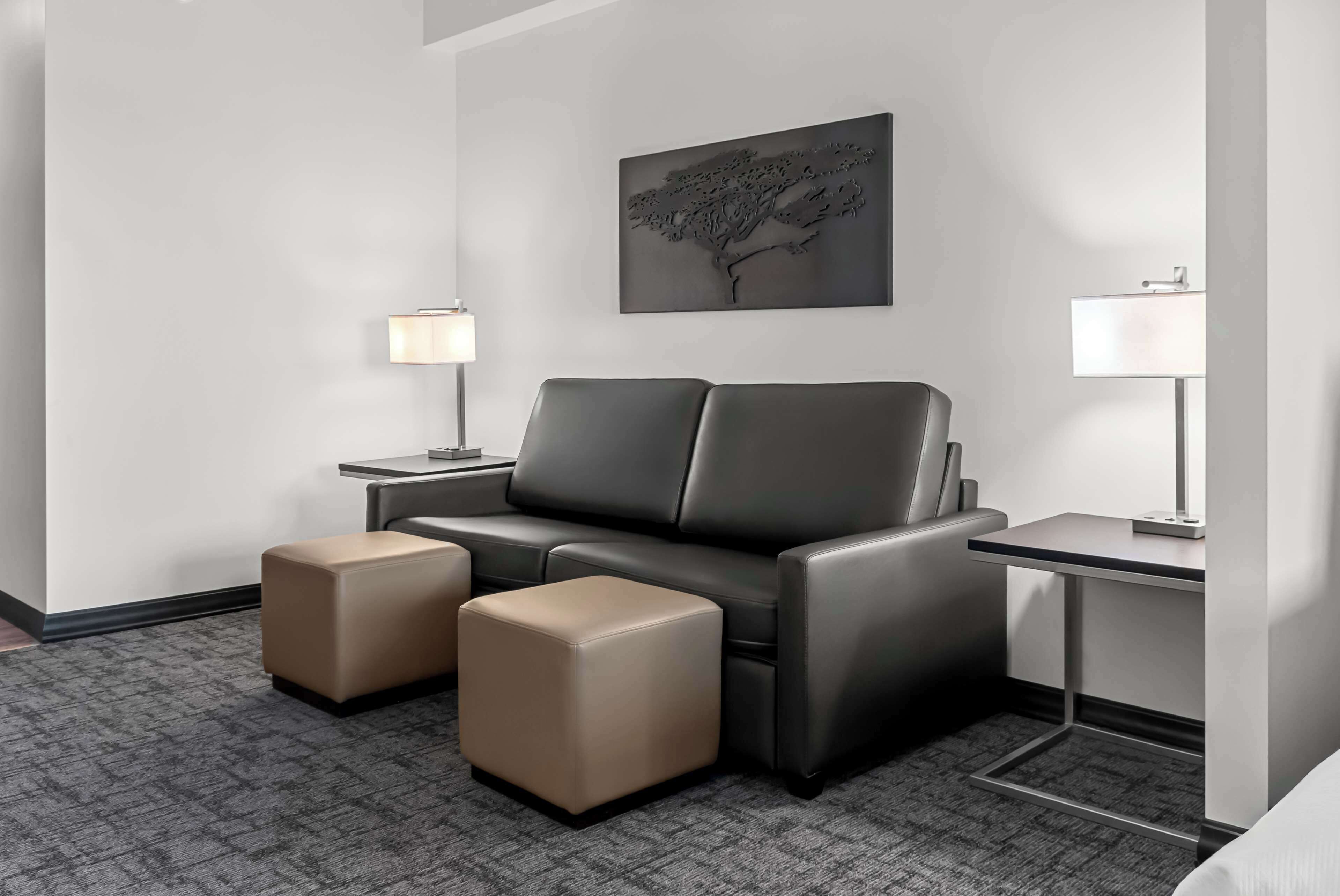 1 bedroom, pillow-top beds, desk, laptop workspace