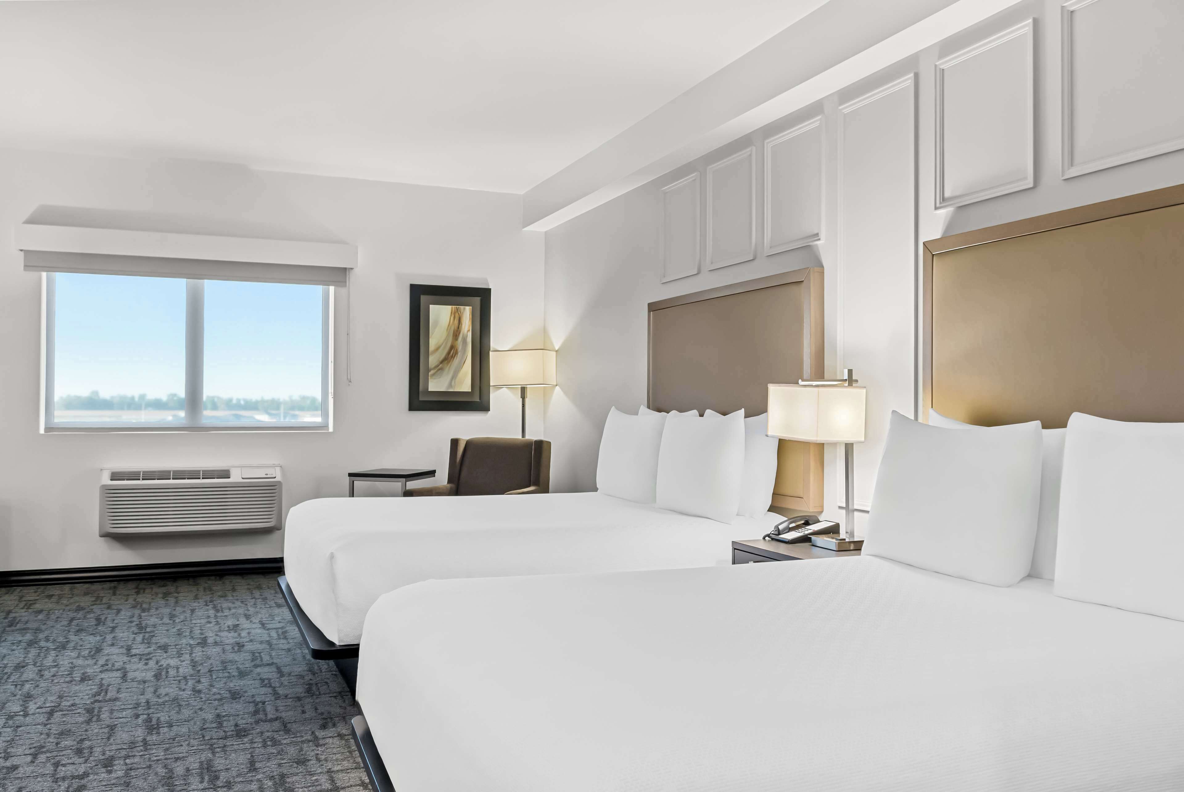 1 bedroom, pillow-top beds, desk, laptop workspace