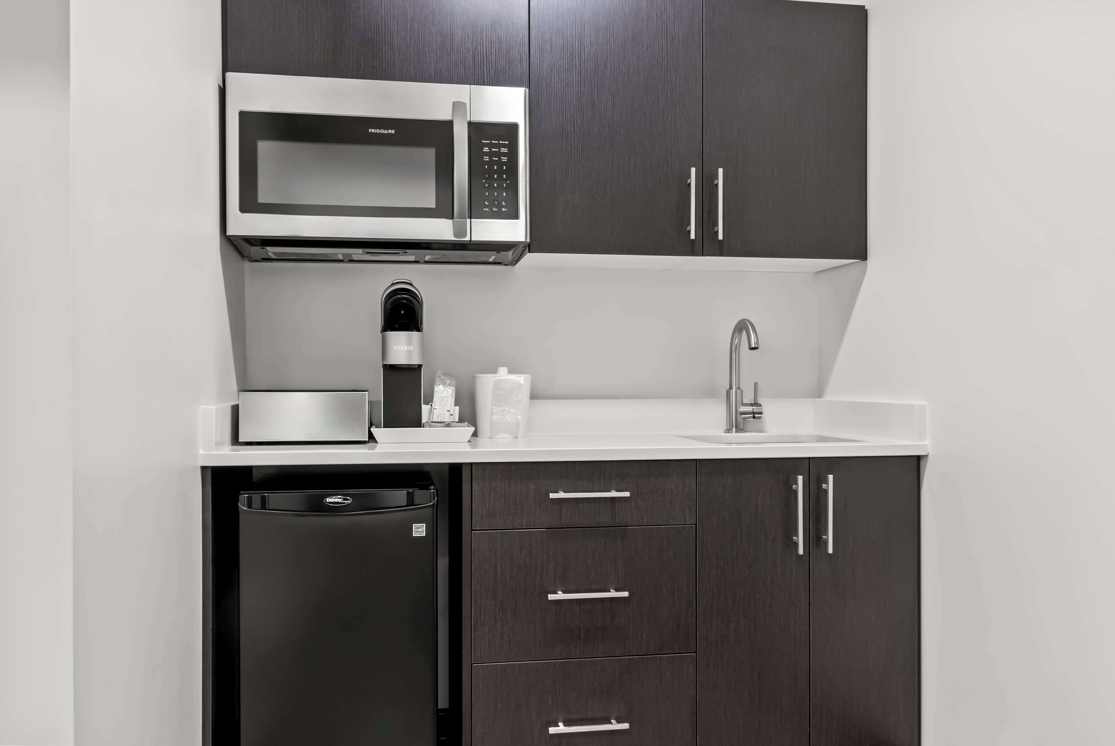 suite, 1 king bed, non smoking, kitchenette (with sofabed) | private kitchen | mini-fridge, microwave, coffee/tea maker