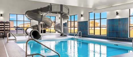 Indoor pool, sun loungers