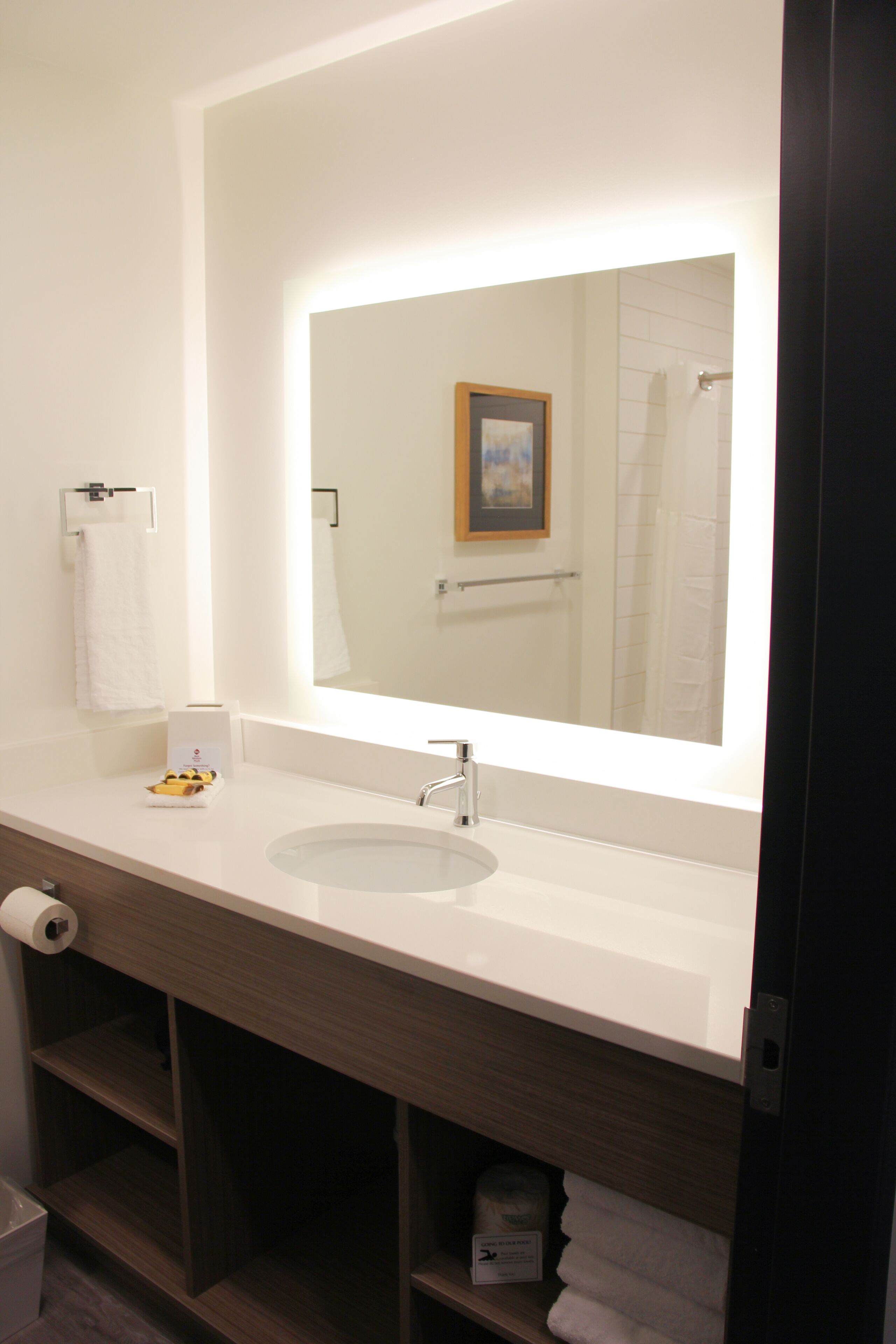 rainfall showerhead, free toiletries, hair dryer, towels