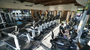 A gym with multiple treadmills, exercise bikes, and weight machines. - Christmas Welk San Diego California 2 bedroom Lock Off (San Diego)