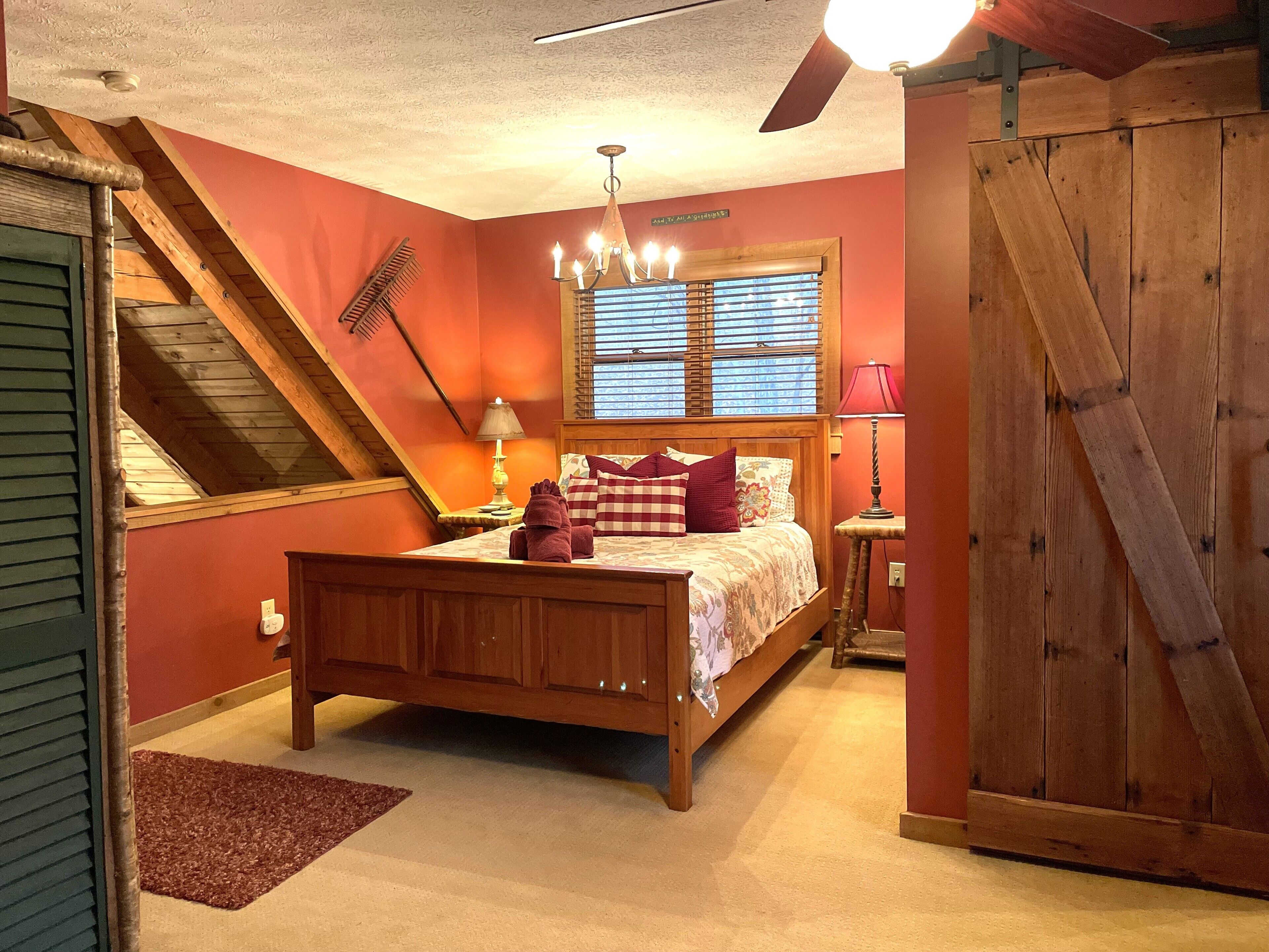 Centrally Located Quaint and Cozy Log Cabin (AWD/4WD Req'd Winter Months)