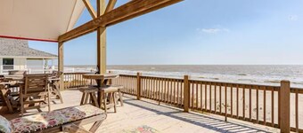 FAMILY BEACH FRONT-House with loft