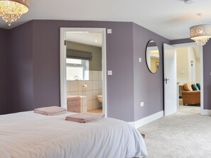 1 多间卧室、免费 WiFi、床单