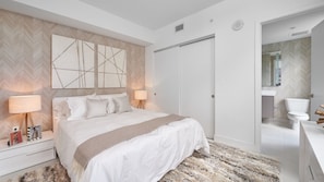 Room - Downtown Luxury Rentals (Miami)