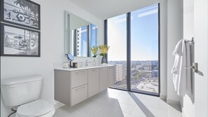 Apartment, 2 Bedrooms | Bathroom | Hair dryer, towels