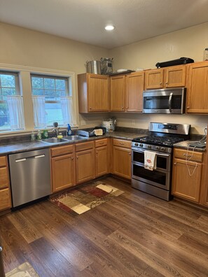 Fridge, microwave, oven, stovetop - Welcome to the House on the Hill (South Bend)