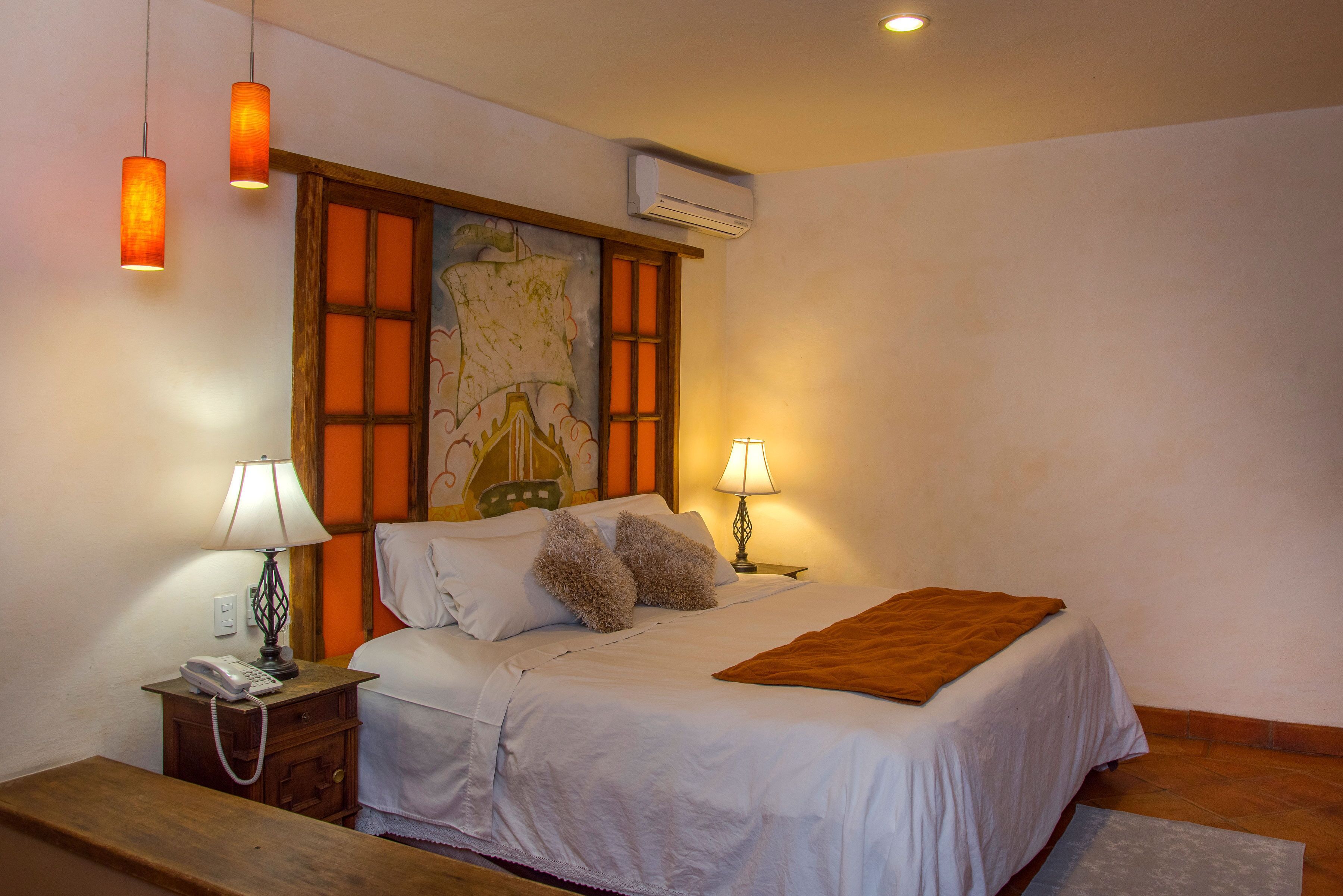 HERMOSA CASA EN EL CENTRO HISTORICO DE QUERETARO  CON 6 HABITACIONES 