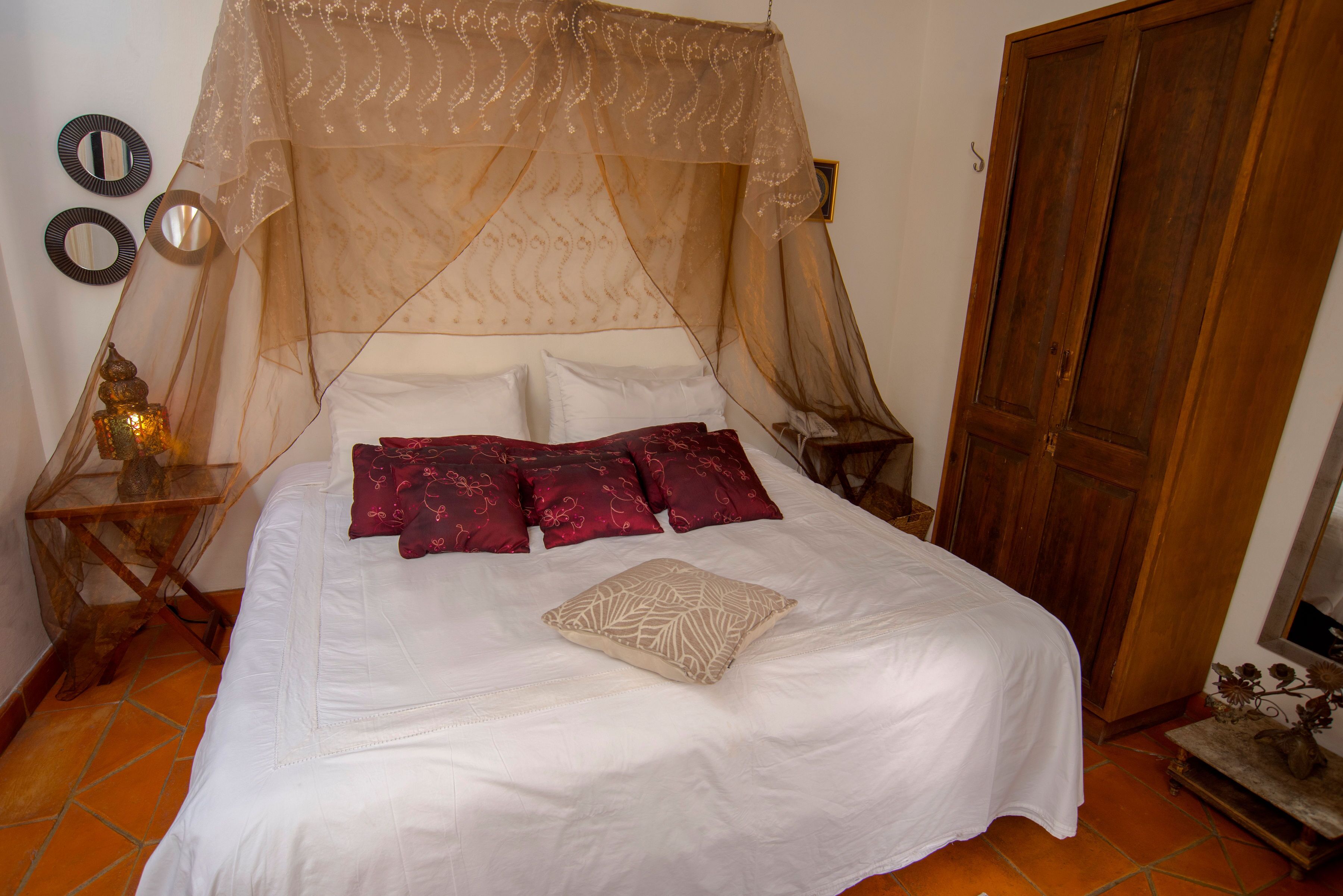 HERMOSA CASA EN EL CENTRO HISTORICO DE QUERETARO  CON 6 HABITACIONES 