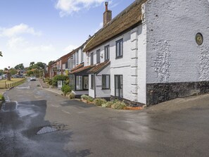 Exterior - 3 bedroom accommodation in Reedham (Reedham)