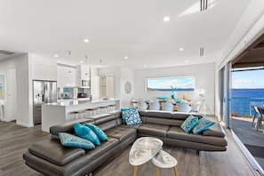 Smart TV - Bluewater Splendour - Heated infinity pool and amazing views!! (Salamander Bay)