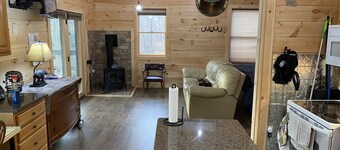 Secluded Couple’s one bedroom creek view cabin on Craigs Creek in Oriskany Va.