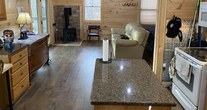 Secluded Couple’s one bedroom creek view cabin on Craigs Creek in Oriskany Va.