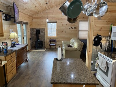 Secluded Couple’s one bedroom creek view cabin on Craigs Creek in Oriskany Va.