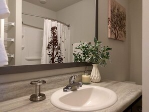 Apartment, 2 Bedrooms | Bathroom