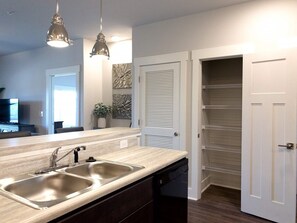 Apartment, 2 Bedrooms | Private kitchen