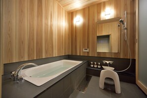 Luxury sweet | Bathroom | Separate tub and shower, hair dryer, slippers, bidet - Nishijin Fujita (Kyoto)