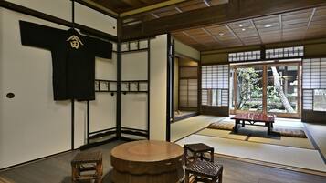 Luxury sweet | Living area | Flat-screen TV