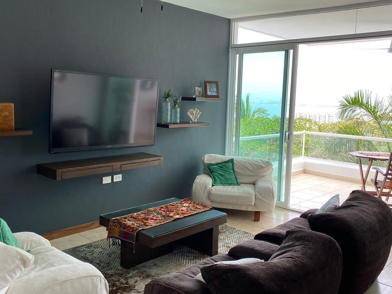 Flachbildfernseher, Netflix, Streaming-Dienste