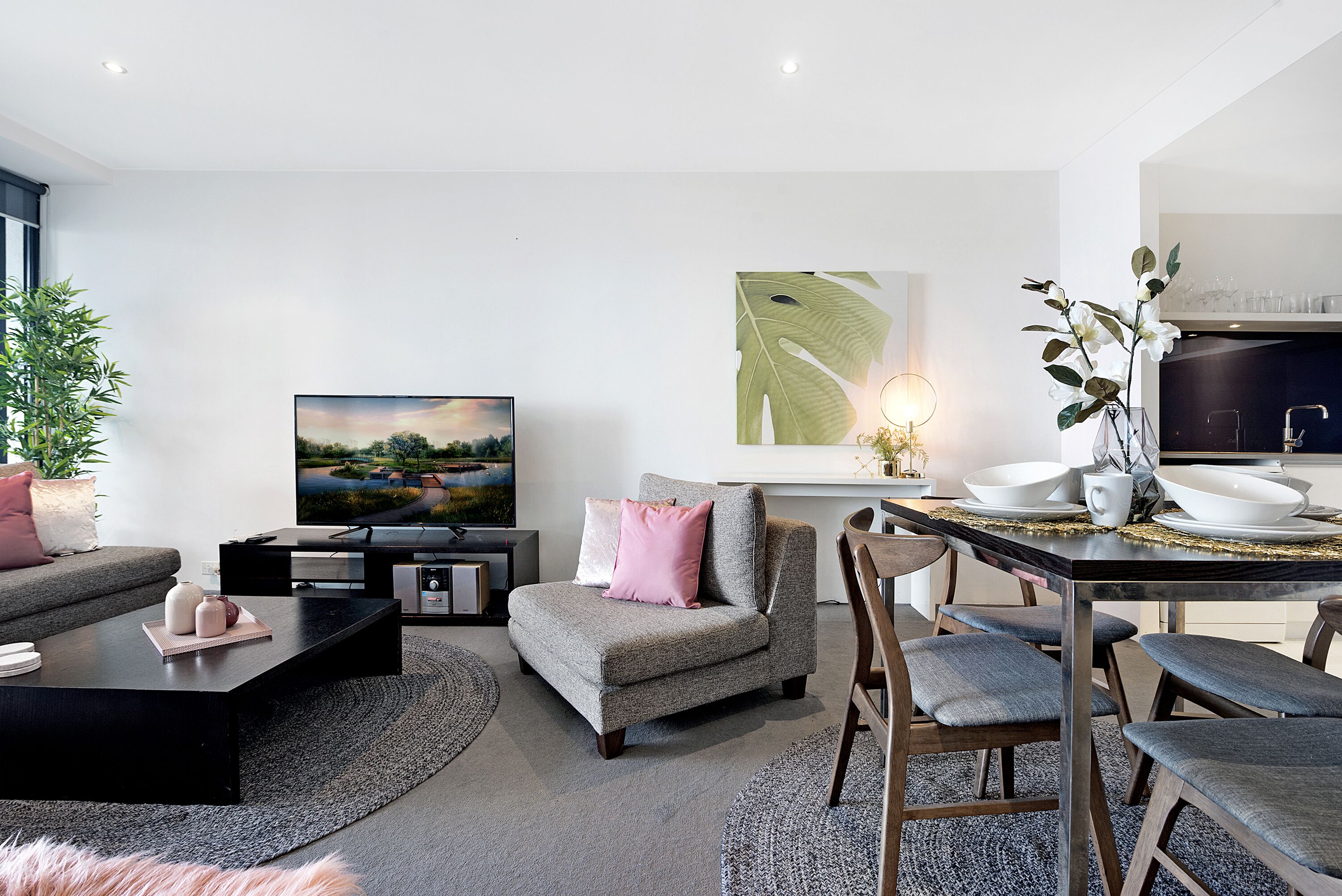 SLEEPS 5 HEART OF CI — image 9