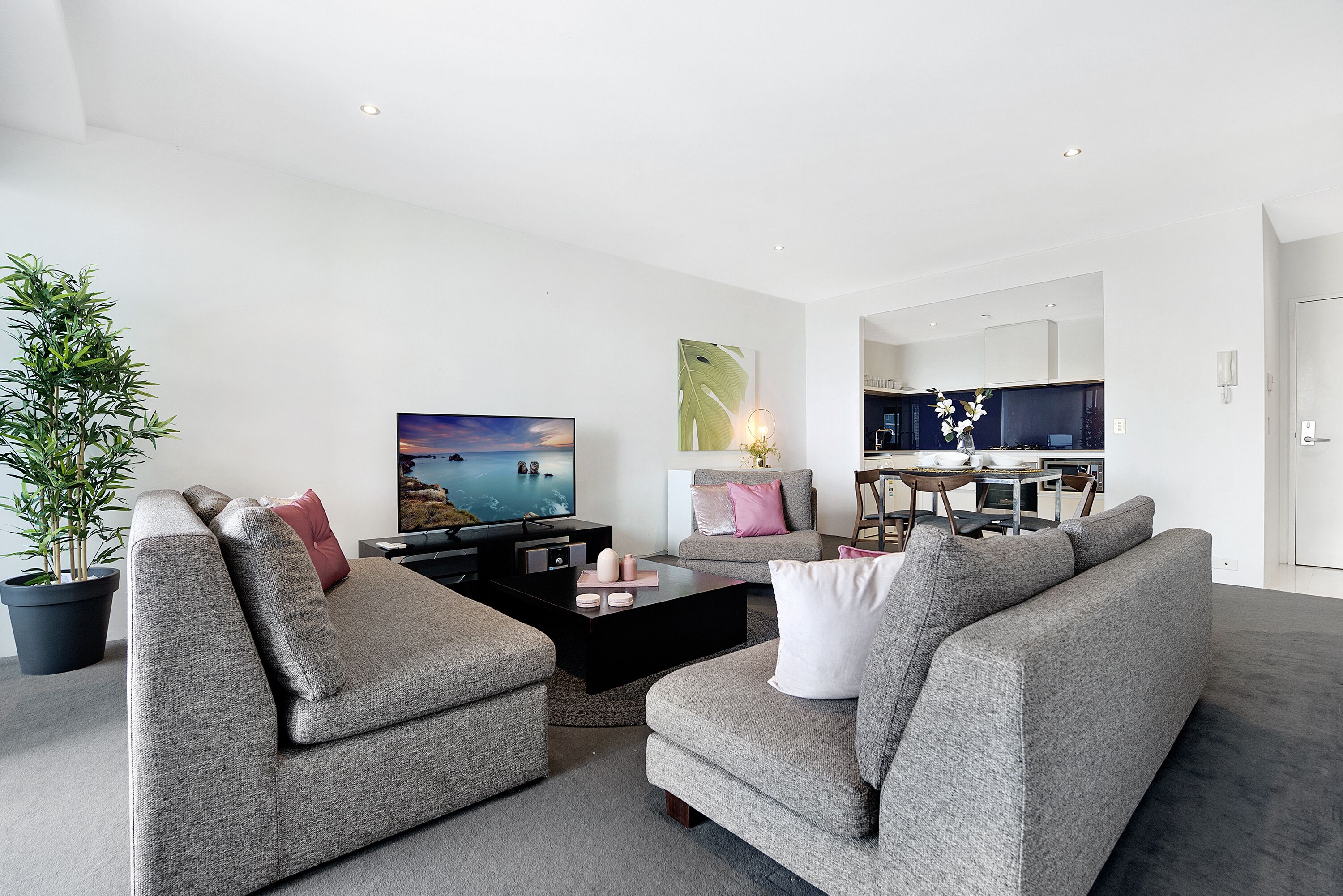 SLEEPS 5 HEART OF CI — image 11