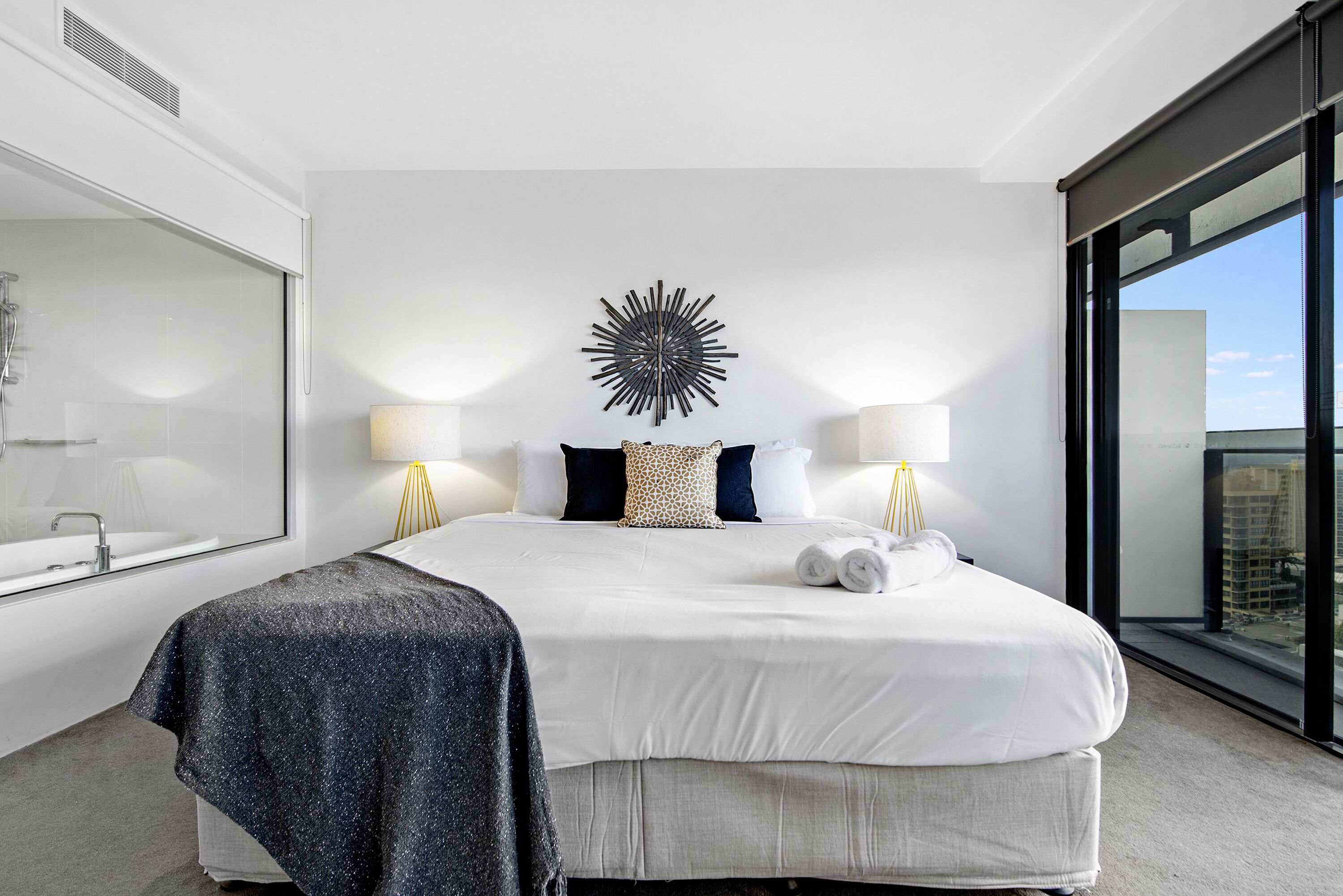 SLEEPS 5 HEART OF CI — image 15