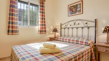 2 bedrooms, iron/ironing board, WiFi (free), bed sheets