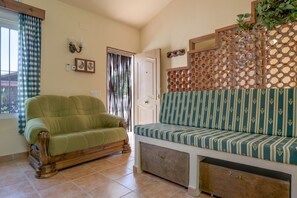 Interior - Air-Conditioned Holiday Home “Casa Buganvilla” with Terrace & Wi-Fi (Conil de la Frontera)