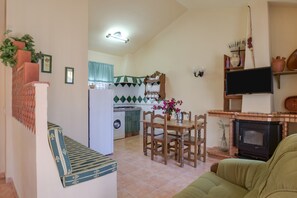TV, fireplace - Air-Conditioned Holiday Home “Casa Buganvilla” with Terrace & Wi-Fi (Conil de la Frontera)