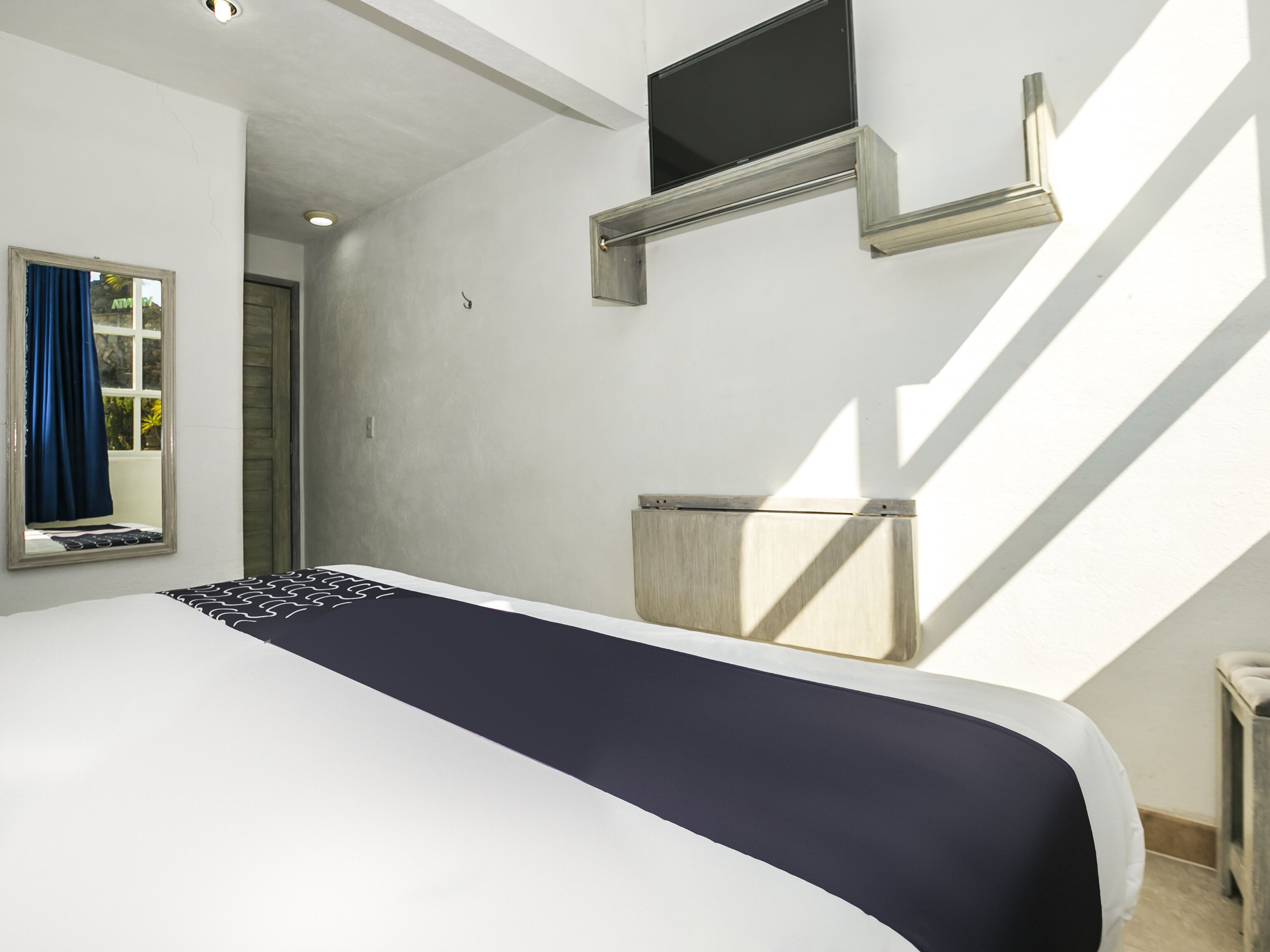 Superior Room, 1 King Bed | Iron/ironing board, free WiFi, bed sheets