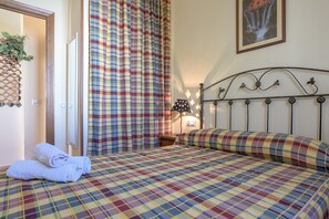 2 chambres, fer et planche à repasser, Wi-Fi gratuit, draps fournis