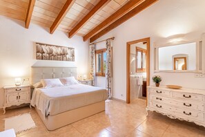 3 bedrooms, iron/ironing board, free WiFi, bed sheets - Rural Country House with Pool, Wi-Fi, Lawn and Veranda (POLLENSA)