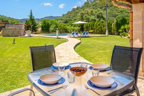 Outdoor dining - Rural Country House with Pool, Wi-Fi, Lawn and Veranda (POLLENSA)