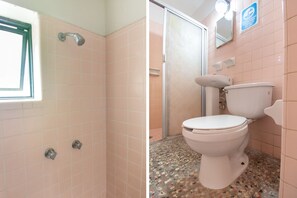 Standard Room, 1 Double Bed | Bathroom