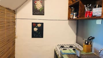 Refrigerador, parrilla de estufa, arrocera y licuadora