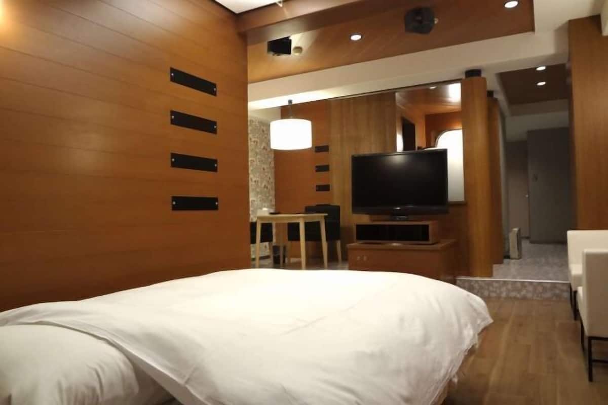 Soundproofing, free WiFi