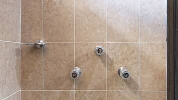 Standard Triple Room | Bathroom | Shower, free toiletries, bidet, towels