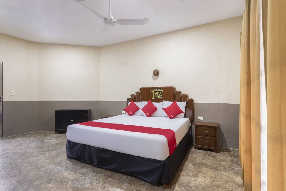 Chambre supérieure, 1 très grand lit | Accès au Wi-Fi (inclus), literie fournie